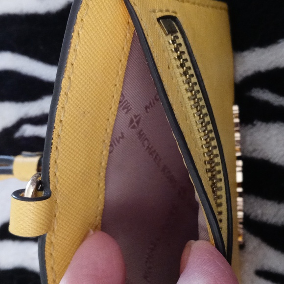 Michael Kors ID Holder with Card Slots - Picture 5 of 9